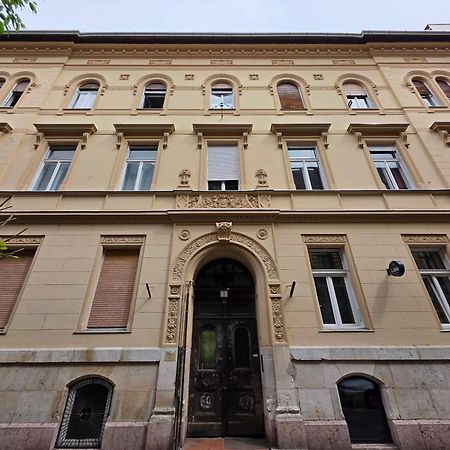 Artlovers' flat - Kazinczy street Boedapest Buitenkant foto