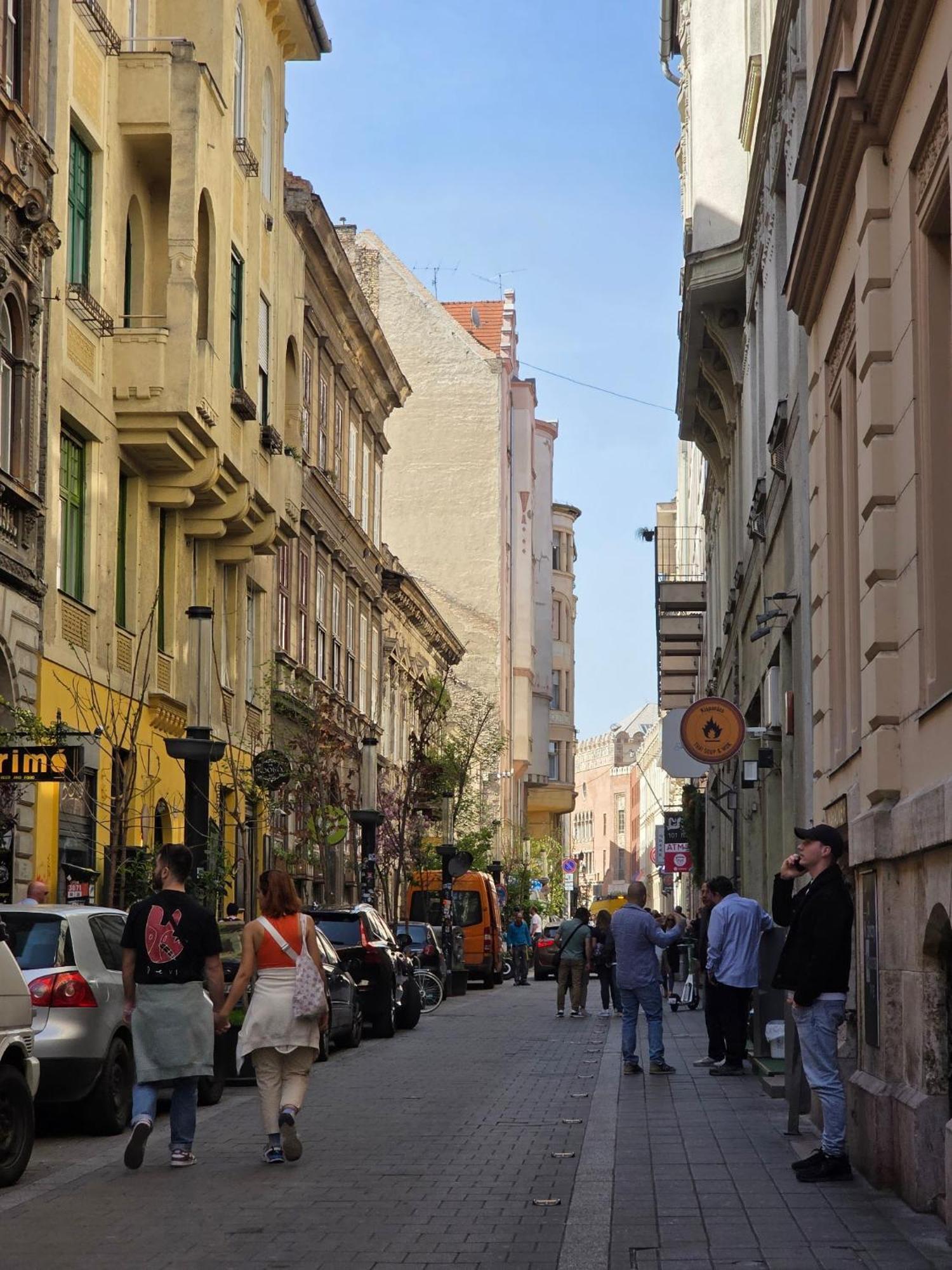 Artlovers' flat - Kazinczy street Boedapest Buitenkant foto